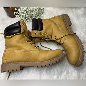 Combat Style Lace Up High Top Ankle.